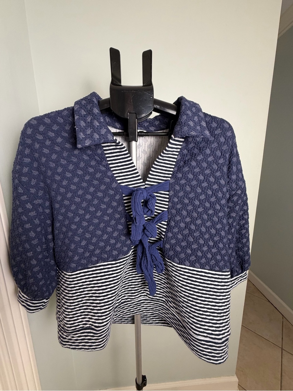 VOY Navy Mixed Print Tie-Front Cardigan – Size Large